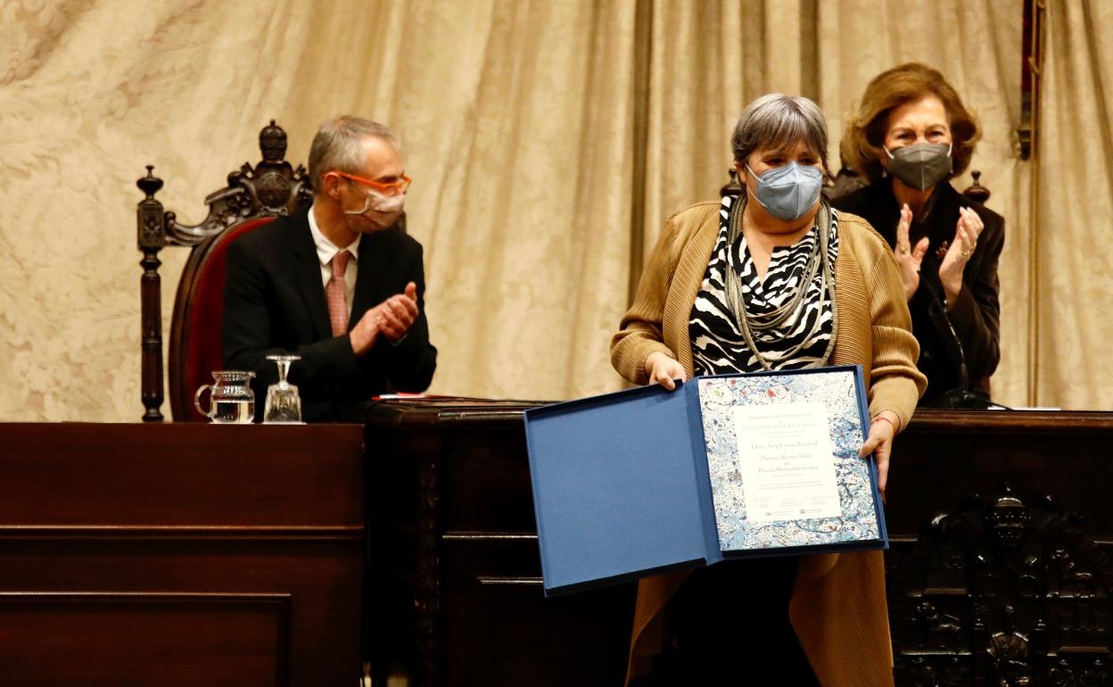 Ana Luisa Amaral recibe el Premio Reina Sofía de Poesía Iberioamericana. 