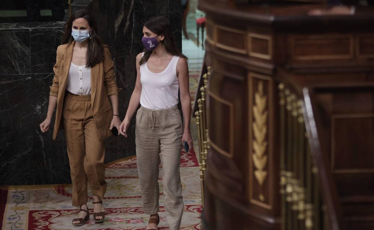 Ione Belara e Irene Montero, en el Congreso de los Diputados.