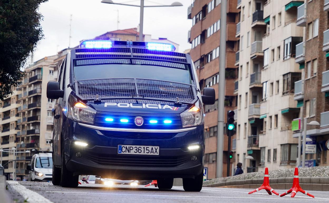 Furgón de la Policía Nacional. 