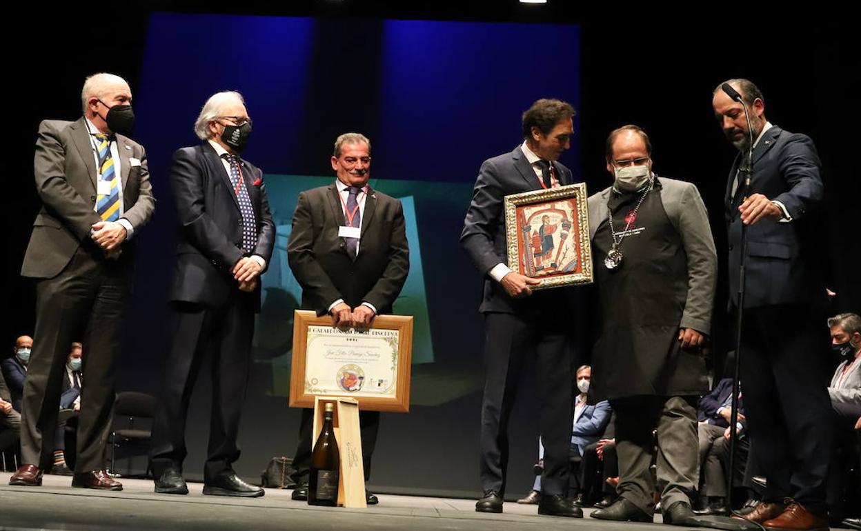 José Félix Paniego, tercero por la derecha, junto a Pablo Martín. 