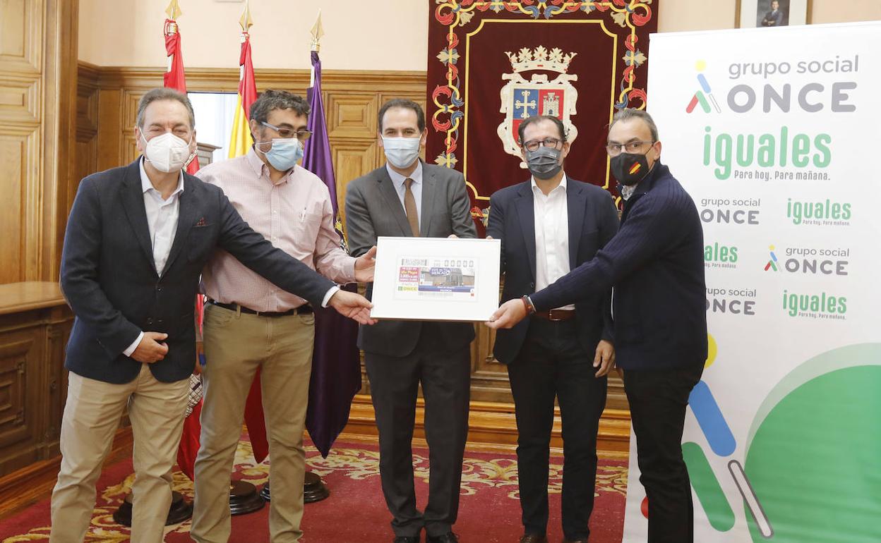 Presentación del cupón de la ONCE en el Ayuntamiento.
