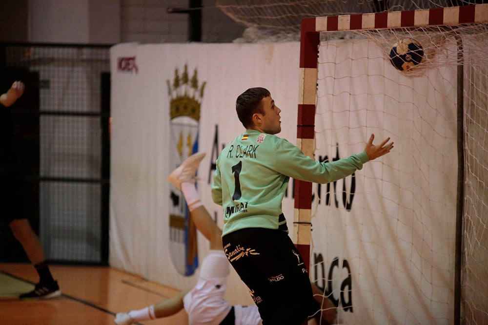 Primera derrota en casa para el BM Salamanca ante el Ademar B (30-36)