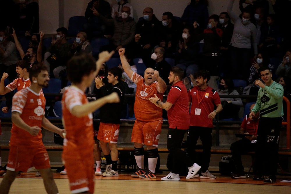 Primera derrota en casa para el BM Salamanca ante el Ademar B (30-36)