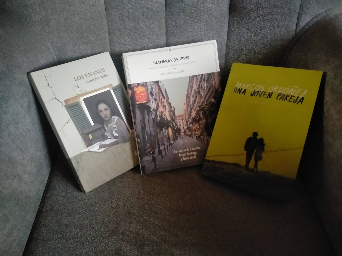 Tres novelas para esta semana: 'Los enanos', 'Maneras de vivir' y 'Una joven pareja'. 