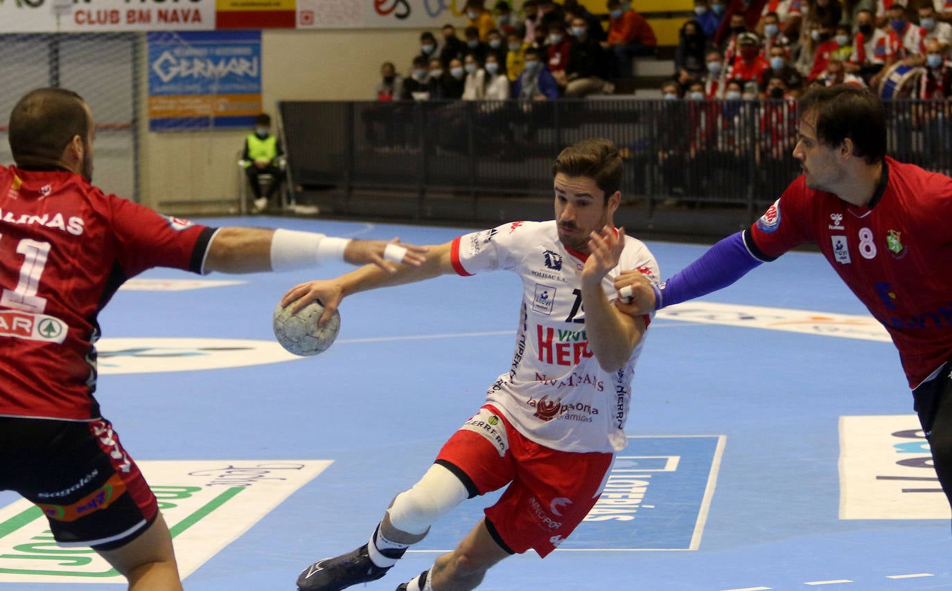 Partido de la Liga Asobal entre el Balonmano Nava y Granollers 