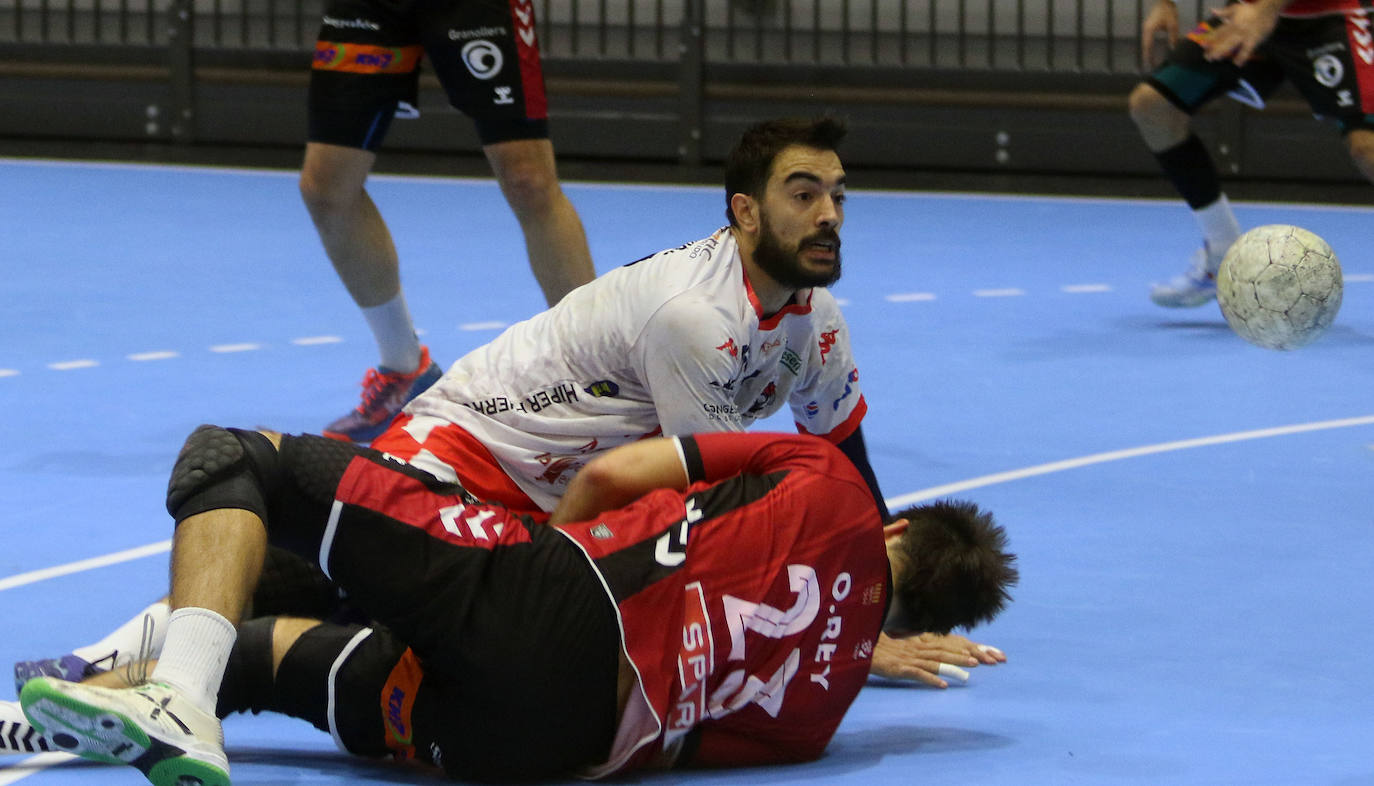 Partido de la Liga Asobal entre el Balonmano Nava y Granollers 