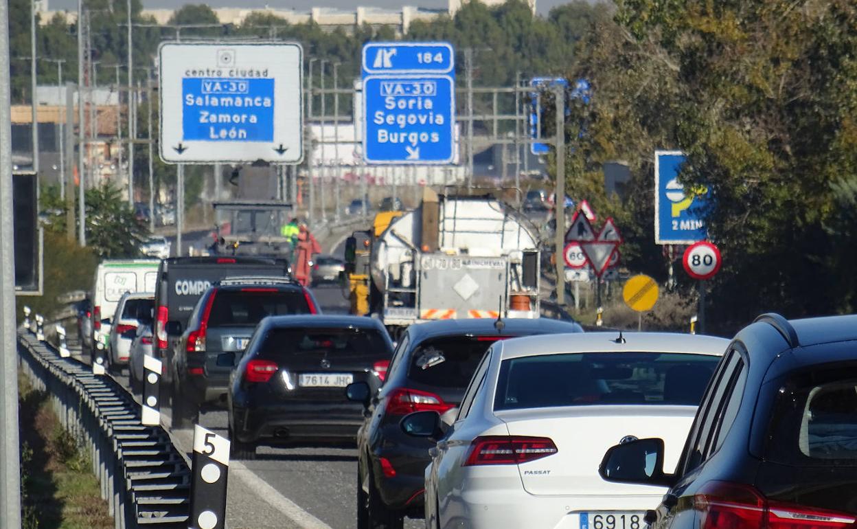 Retenciones por el asfaltado de la N-601 antes de San Agustín. 