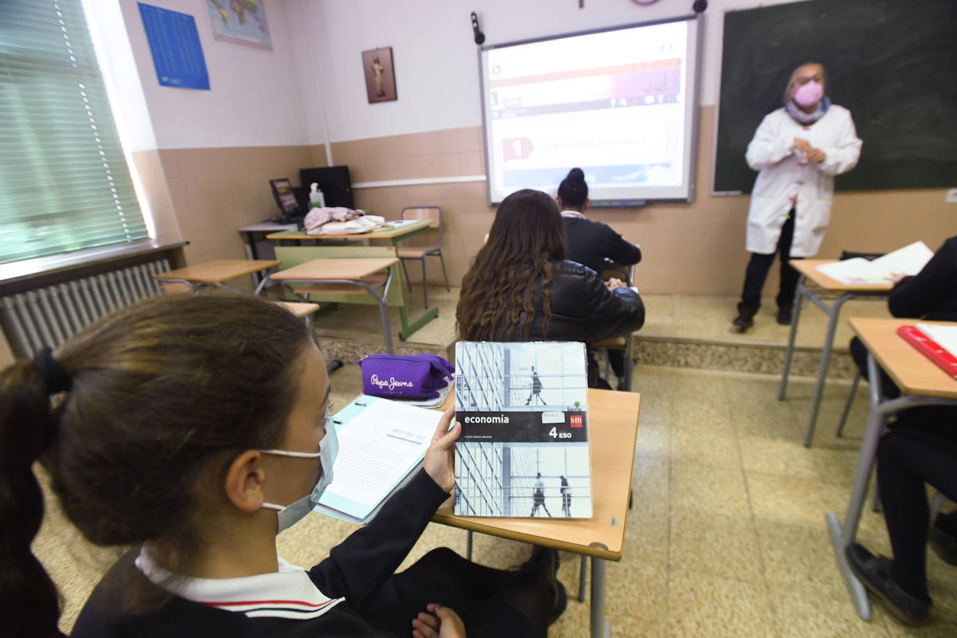 Clase de Economía en el colegio Las Huelgas Reales de Valladolid.