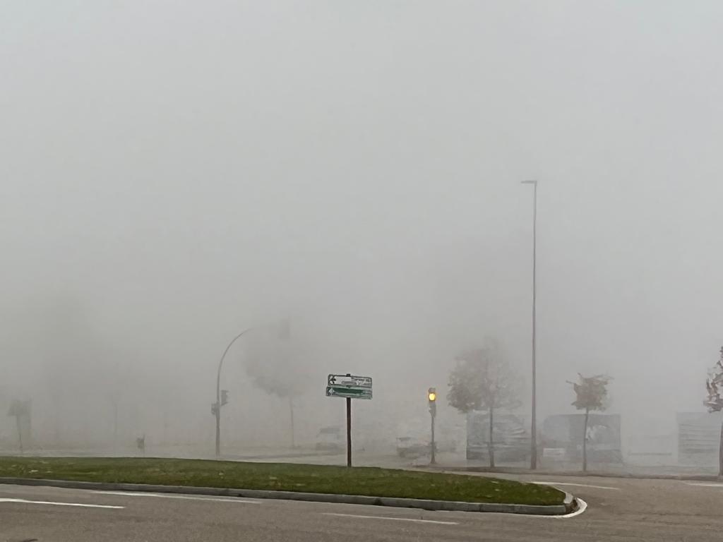 Fotos: Mañana de niebla en Valladolid capital