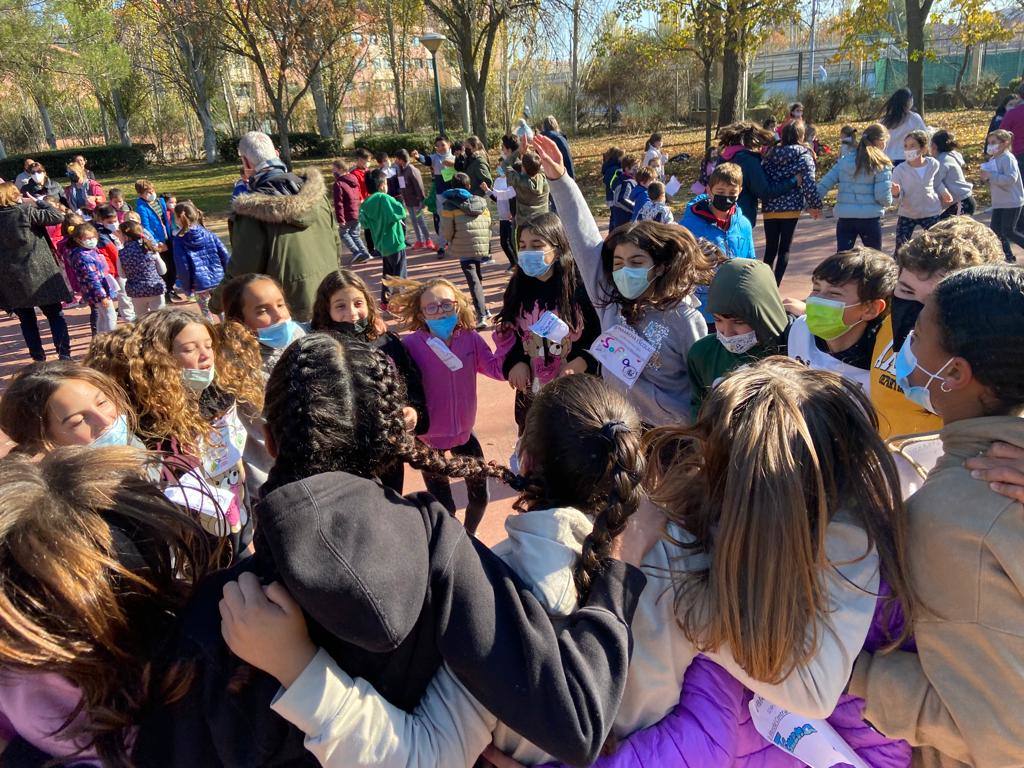 Fotos: Los alumnos del CEIP Parque Alameda bailan contra la obesidad