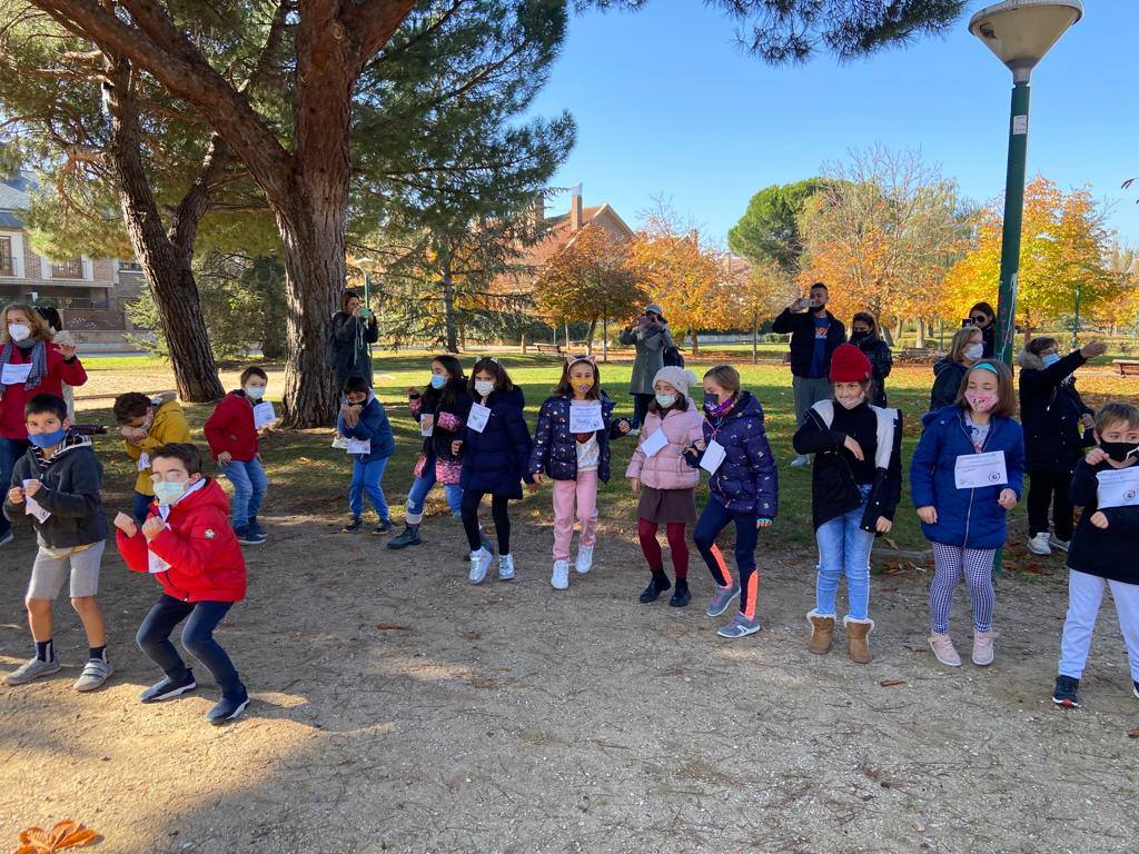 Fotos: Los alumnos del CEIP Parque Alameda bailan contra la obesidad
