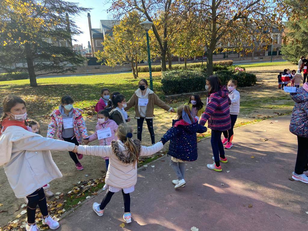 Fotos: Los alumnos del CEIP Parque Alameda bailan contra la obesidad