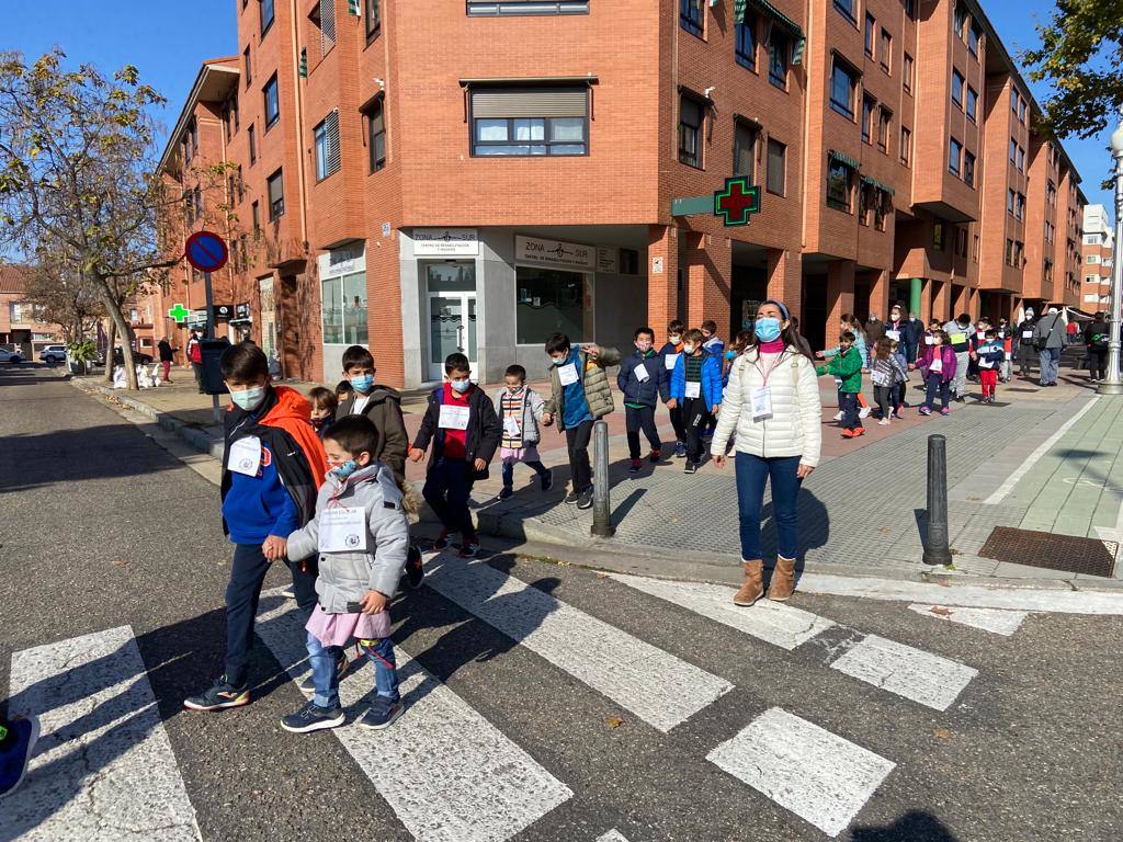 Fotos: Los alumnos del CEIP Parque Alameda bailan contra la obesidad
