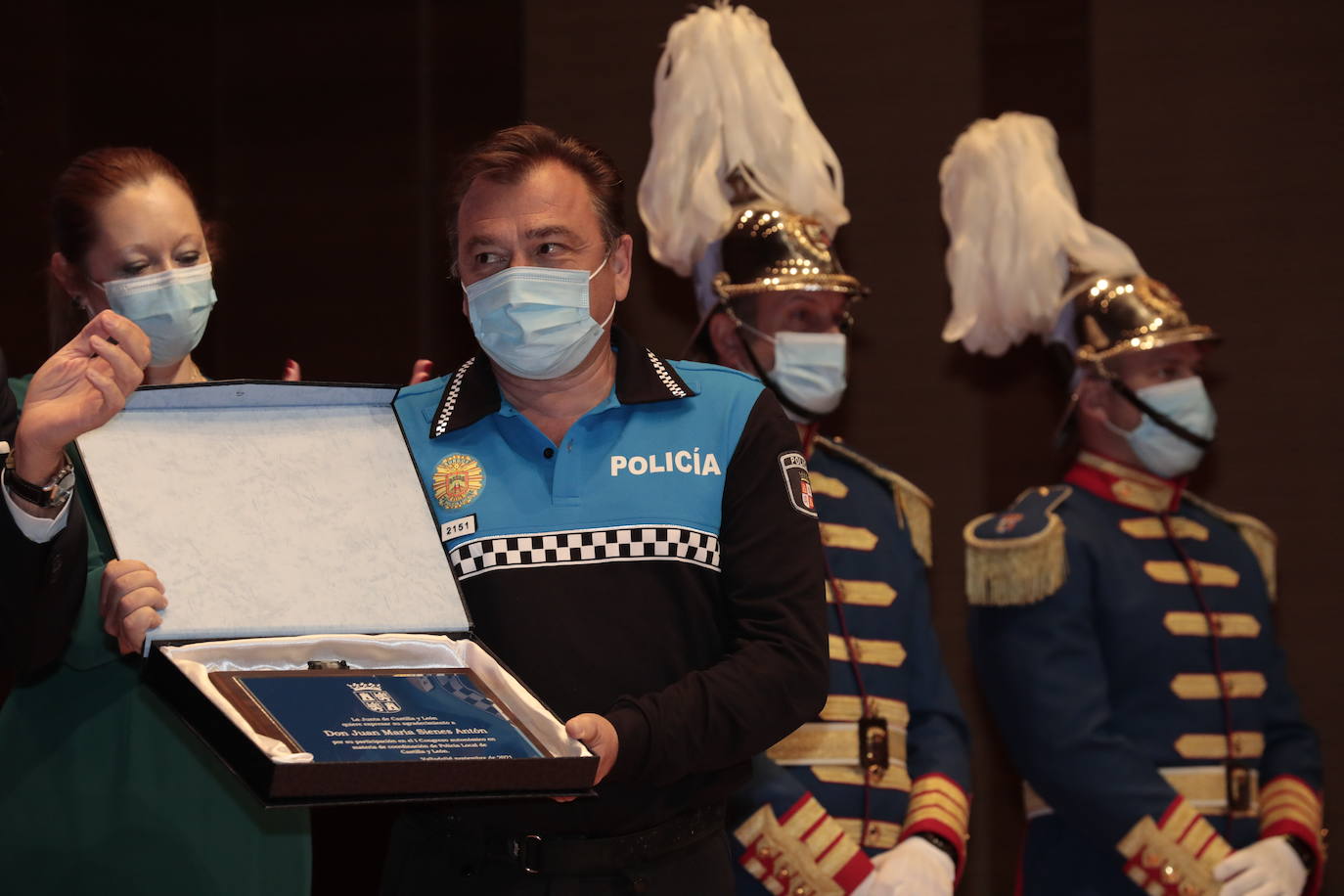 Homenaje a un agente de la Policía Local en el congreso celebrado en Valladolid. 