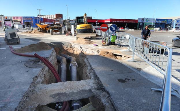 Obras de la red de calor en el polígono industrial.