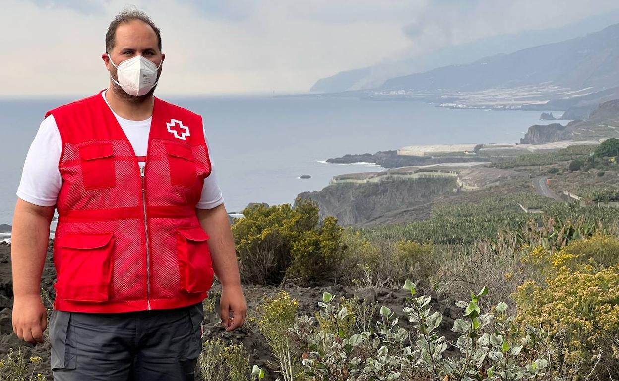 Alejandro Rodríguez García, voluntario salmantino de Cruz Roja en La Palma. 
