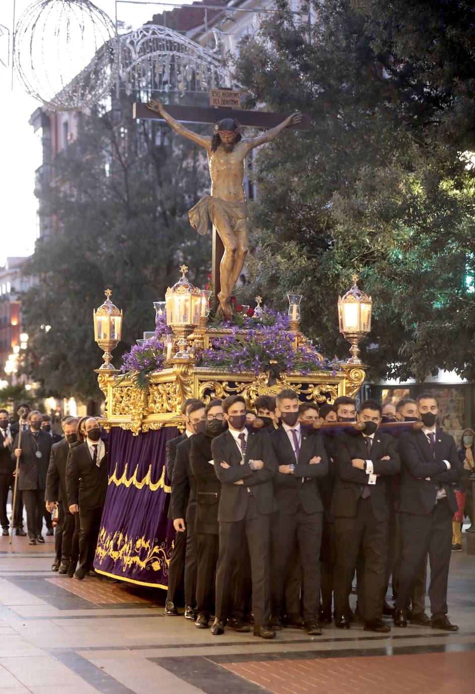 Fotos: La Cofradía de Jesús Nazareno celebra un Via Crucis extraordinario