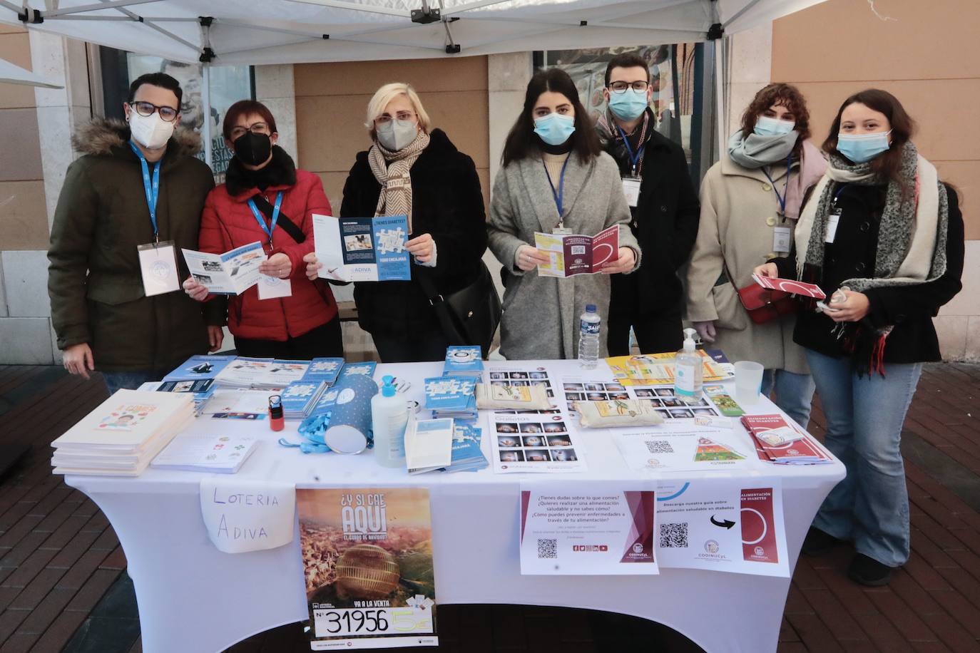 Mesa informativa en Plaza de España.