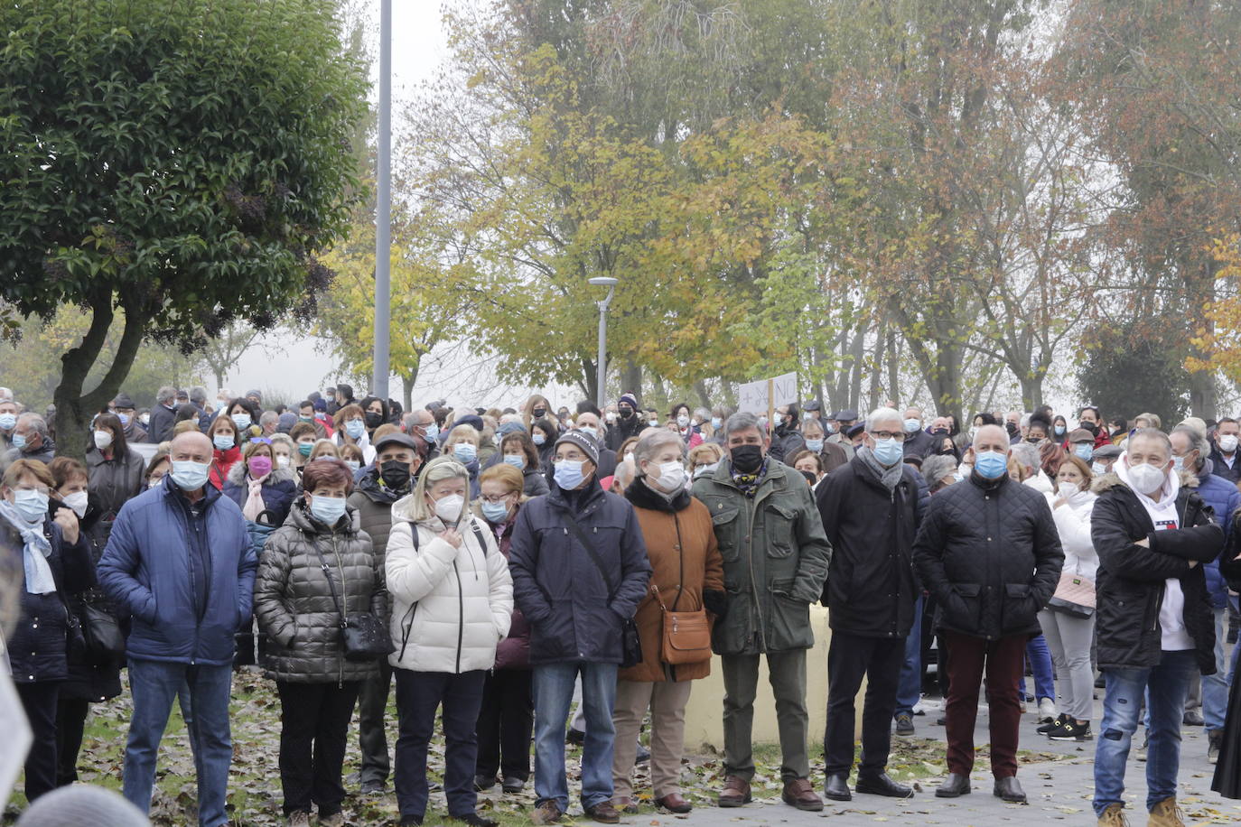 Fotos: Vecinos de Laguna, Boecillo y Viana se concentran para exigir una mejor atención sanitaria