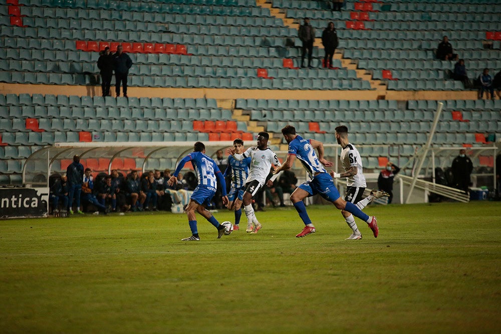 Un desquiciado Salamanca UDS tampoco puede con el Avilés en el Helmántico (0-0)