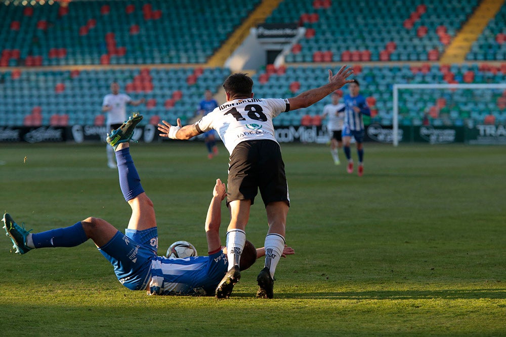 Un desquiciado Salamanca UDS tampoco puede con el Avilés en el Helmántico (0-0)