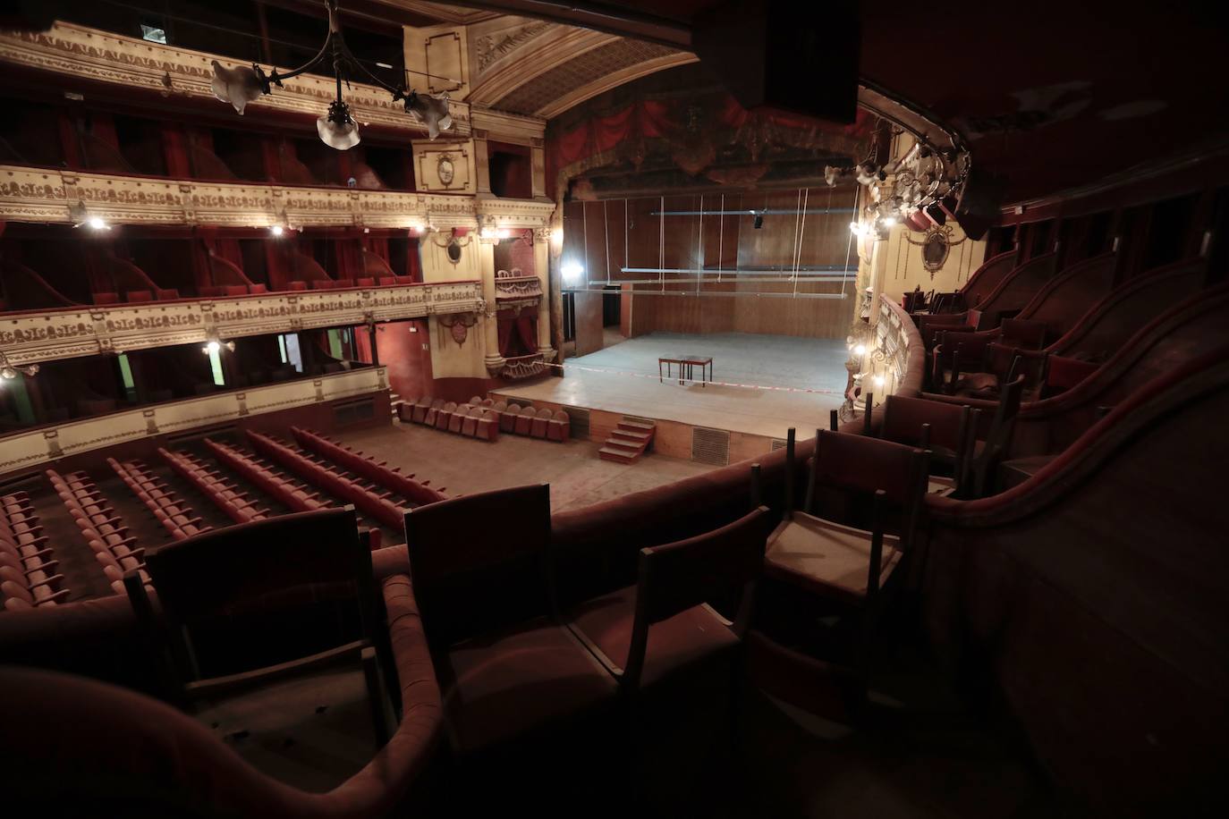 Fotos: Así se encuentran los camerinos y los pasillos del Teatro Lope de Vega de Valladolid