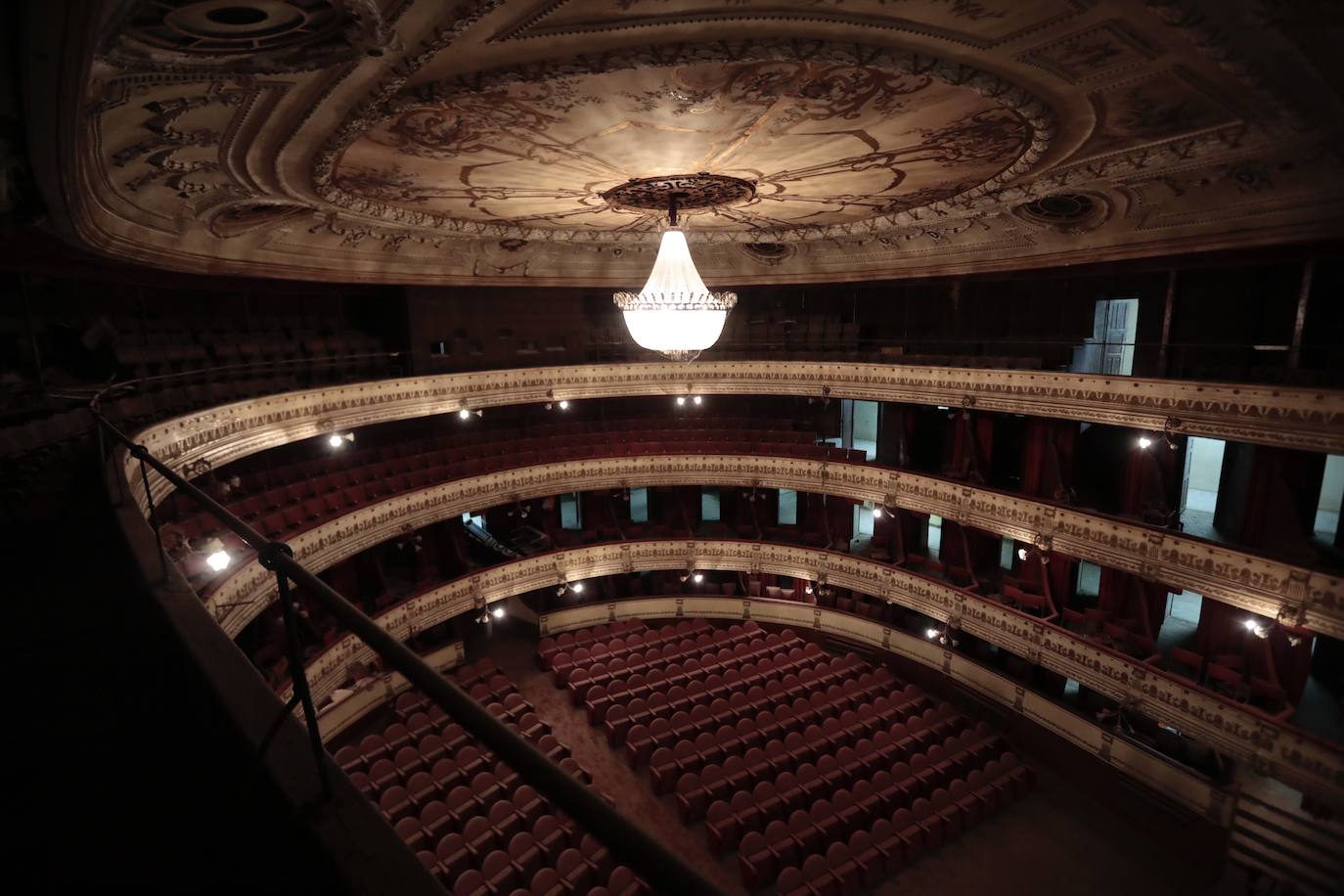 Fotos: Así se encuentran los camerinos y los pasillos del Teatro Lope de Vega de Valladolid