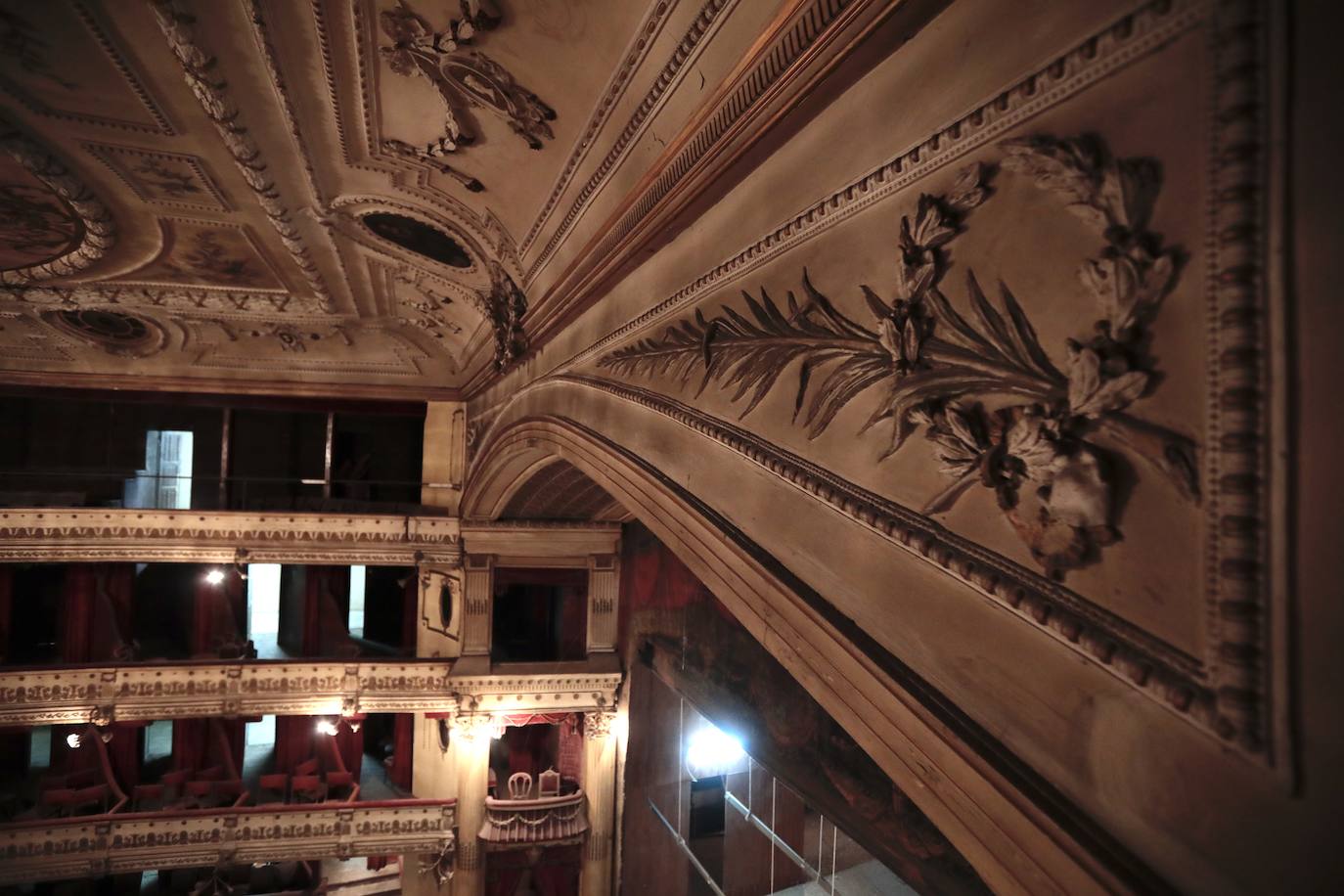 Fotos: Así se encuentran los camerinos y los pasillos del Teatro Lope de Vega de Valladolid