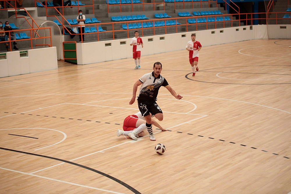 Unionistas FS golea al colista El Espinar Arlequín y se sitúa líder de la Tercera División (12-0)