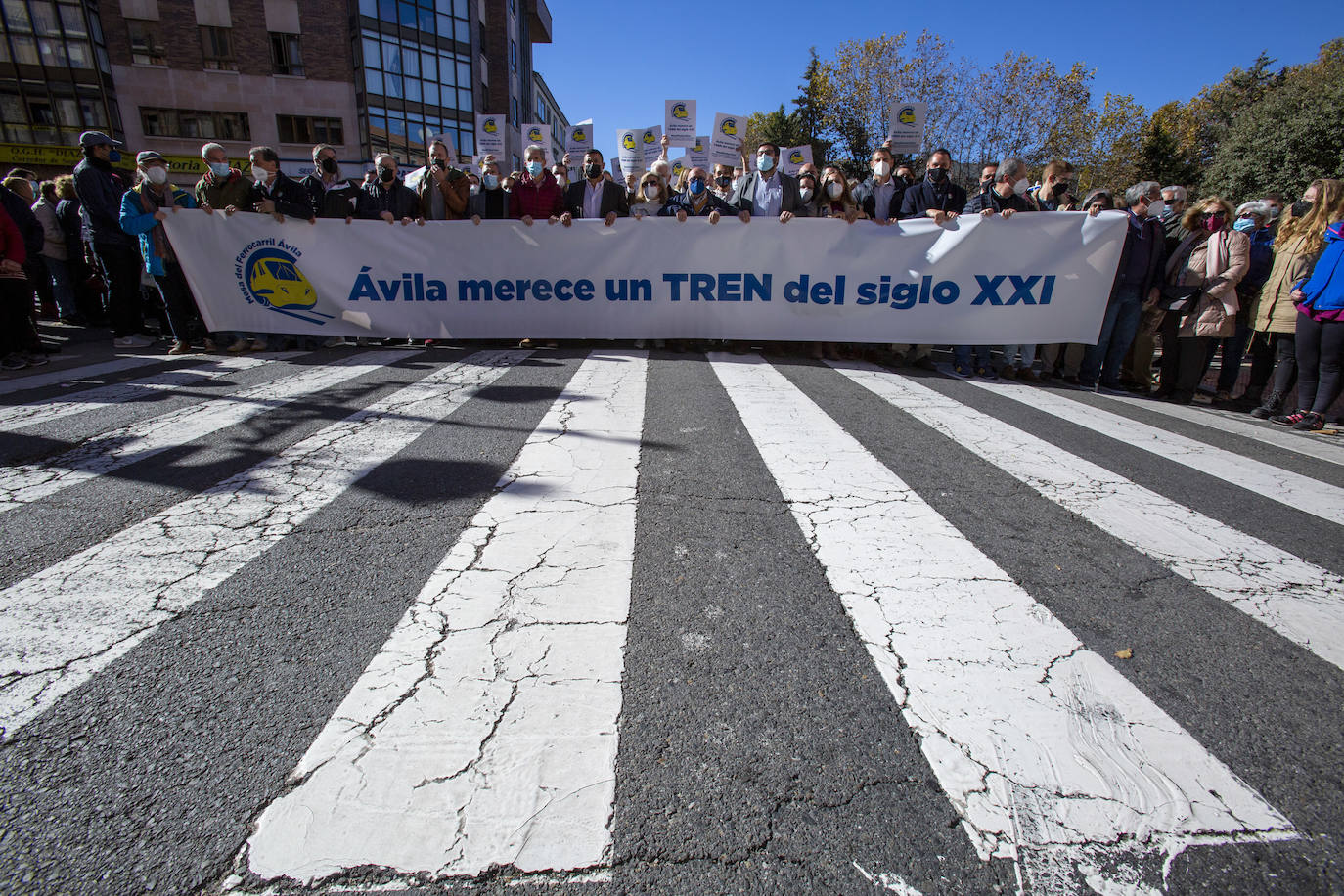 Concentración en Ávila en defensa de un tren digno del siglo XXI. 