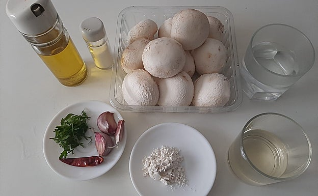 Imagen principal - Ricos champiñones en salsa