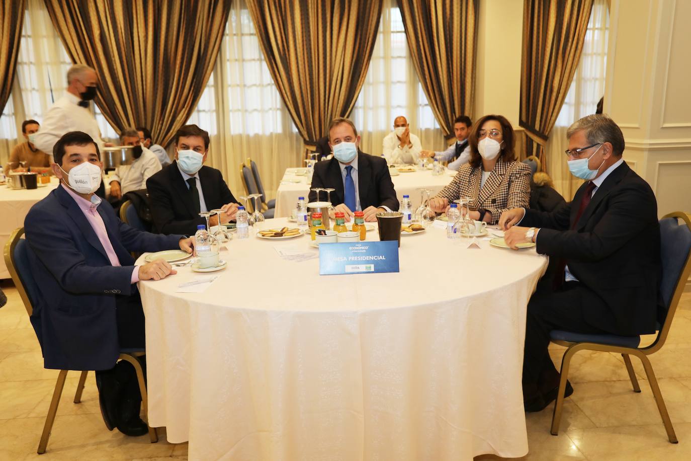 Fotos: Foro económico de El Norte de Castilla con el consejero de Agricultura