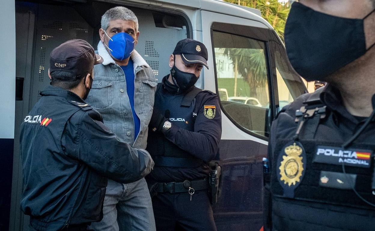 Bernardo Montoya, a su llegada a la Audiencia de Huelva este martes. 