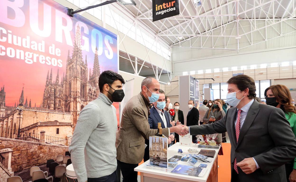 El presidente de la Junta de Castilla y León, Alfonso Fernández Mañueco, visita Intur Negocios.