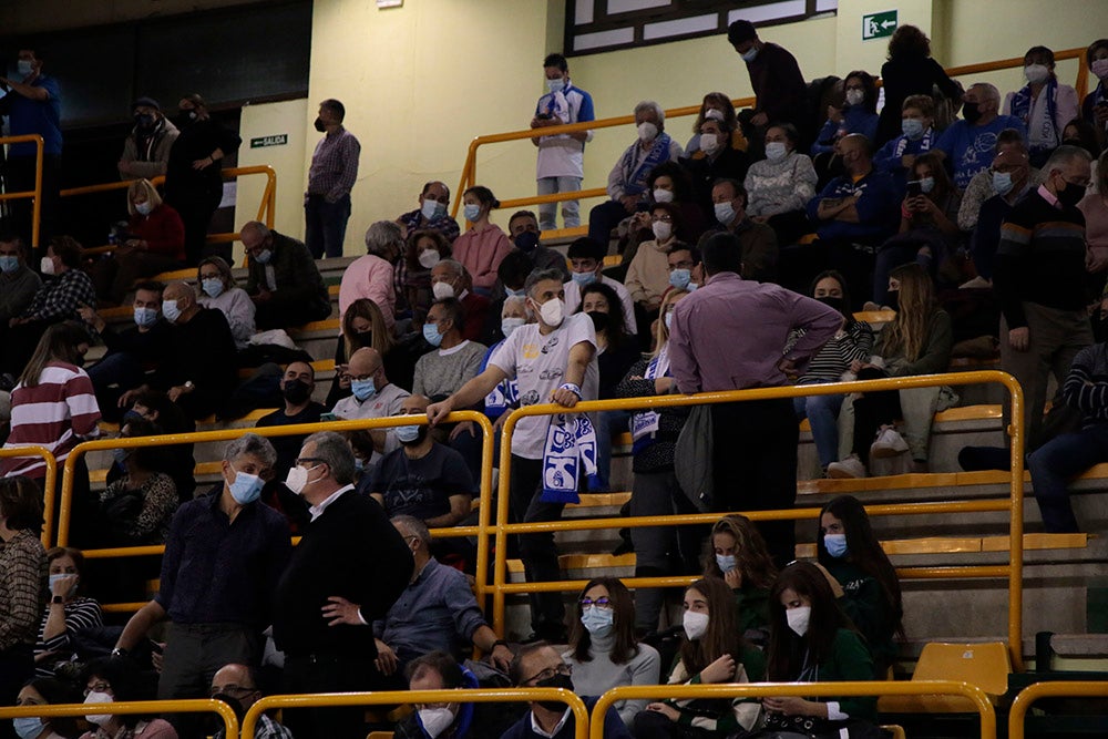 Ovación para Miguel Ángel Ortega en el regreso de la competición liguera a Würzburg con la afición disfrutando de una abultada victoria