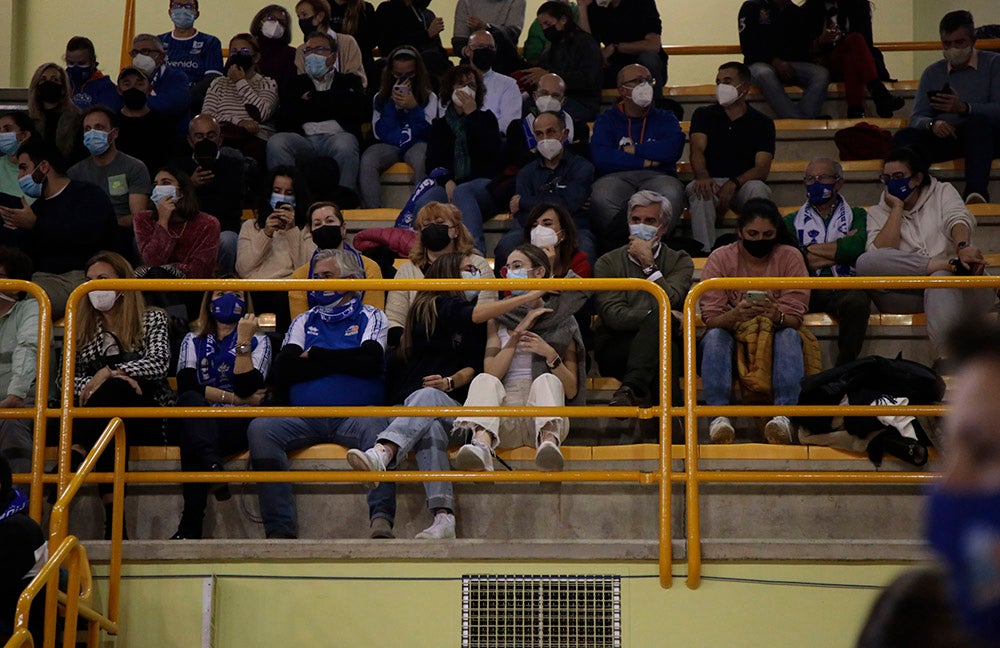 Ovación para Miguel Ángel Ortega en el regreso de la competición liguera a Würzburg con la afición disfrutando de una abultada victoria