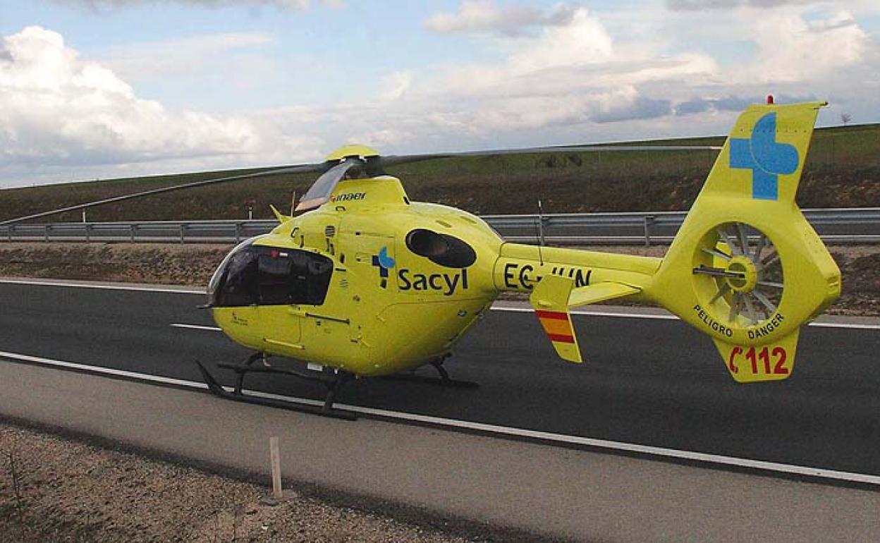 Valladolid: Herido el conductor de un camión al volcar en la VA-705 en Villavellid