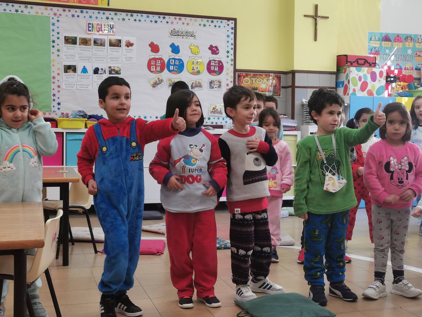 Fotos: Los alumnos del Colegio de La Salle de Valladolid acuden a clase en pijama