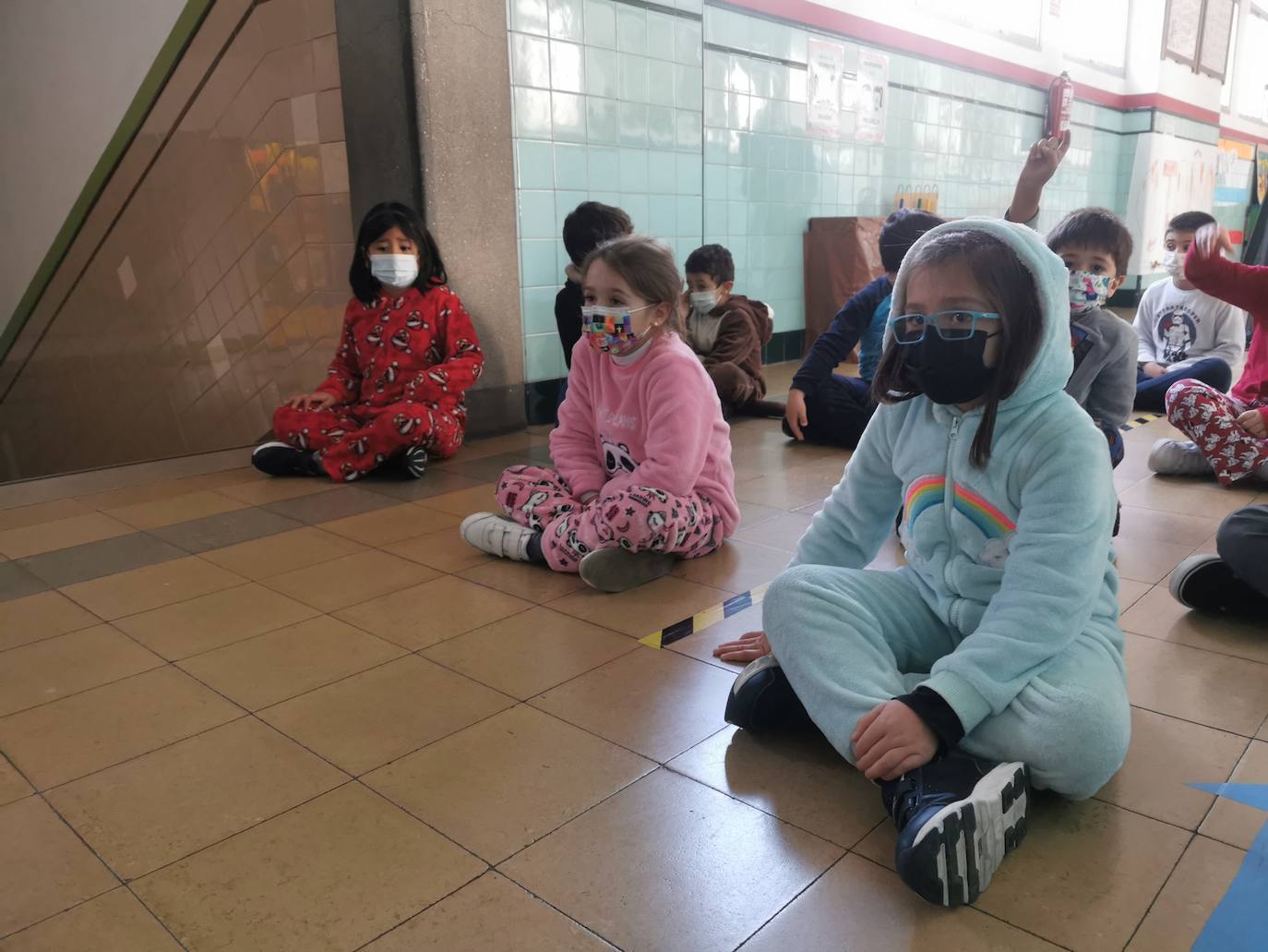 Fotos: Los alumnos del Colegio de La Salle de Valladolid acuden a clase en pijama