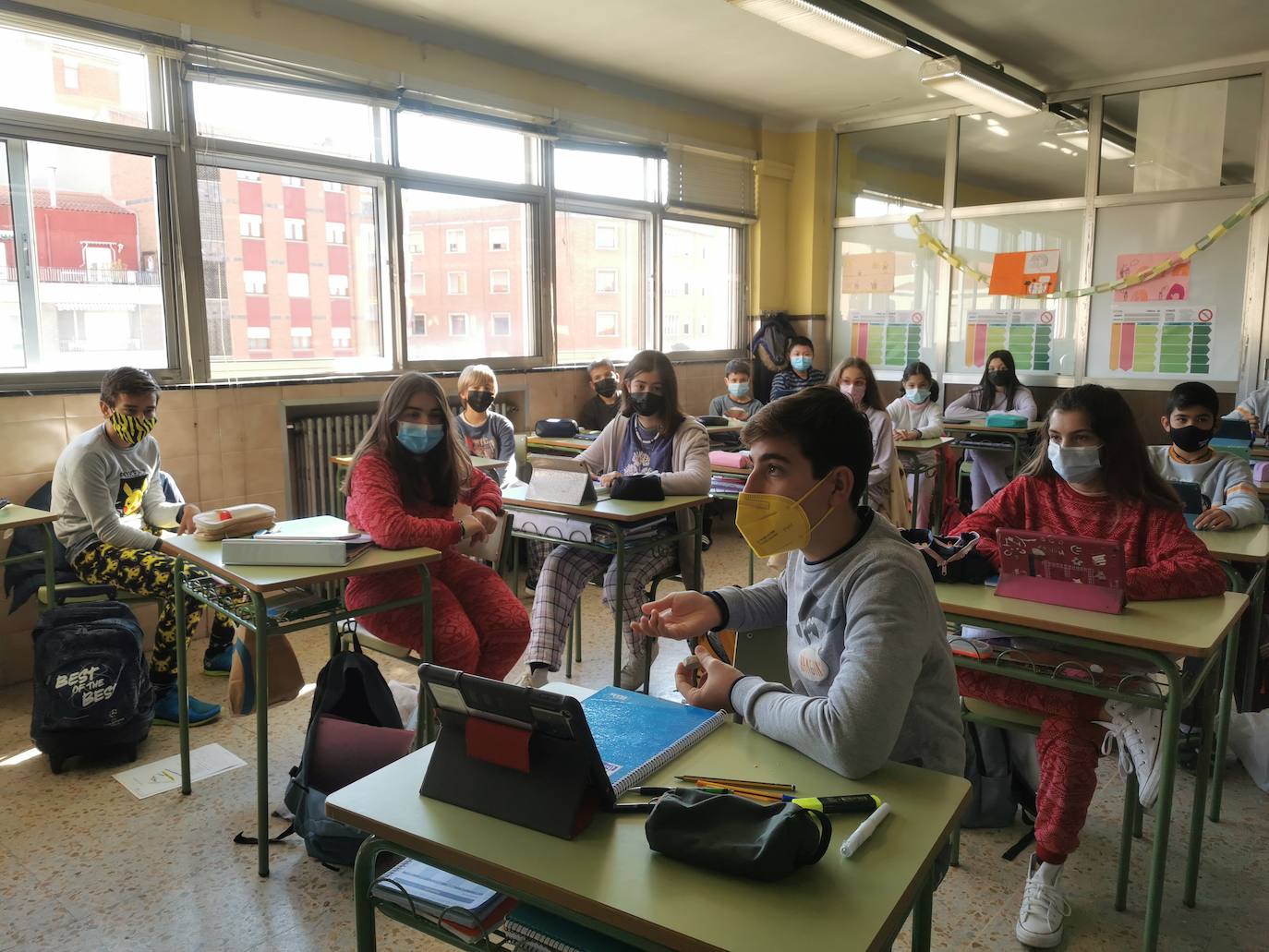 Fotos: Los alumnos del Colegio de La Salle de Valladolid acuden a clase en pijama