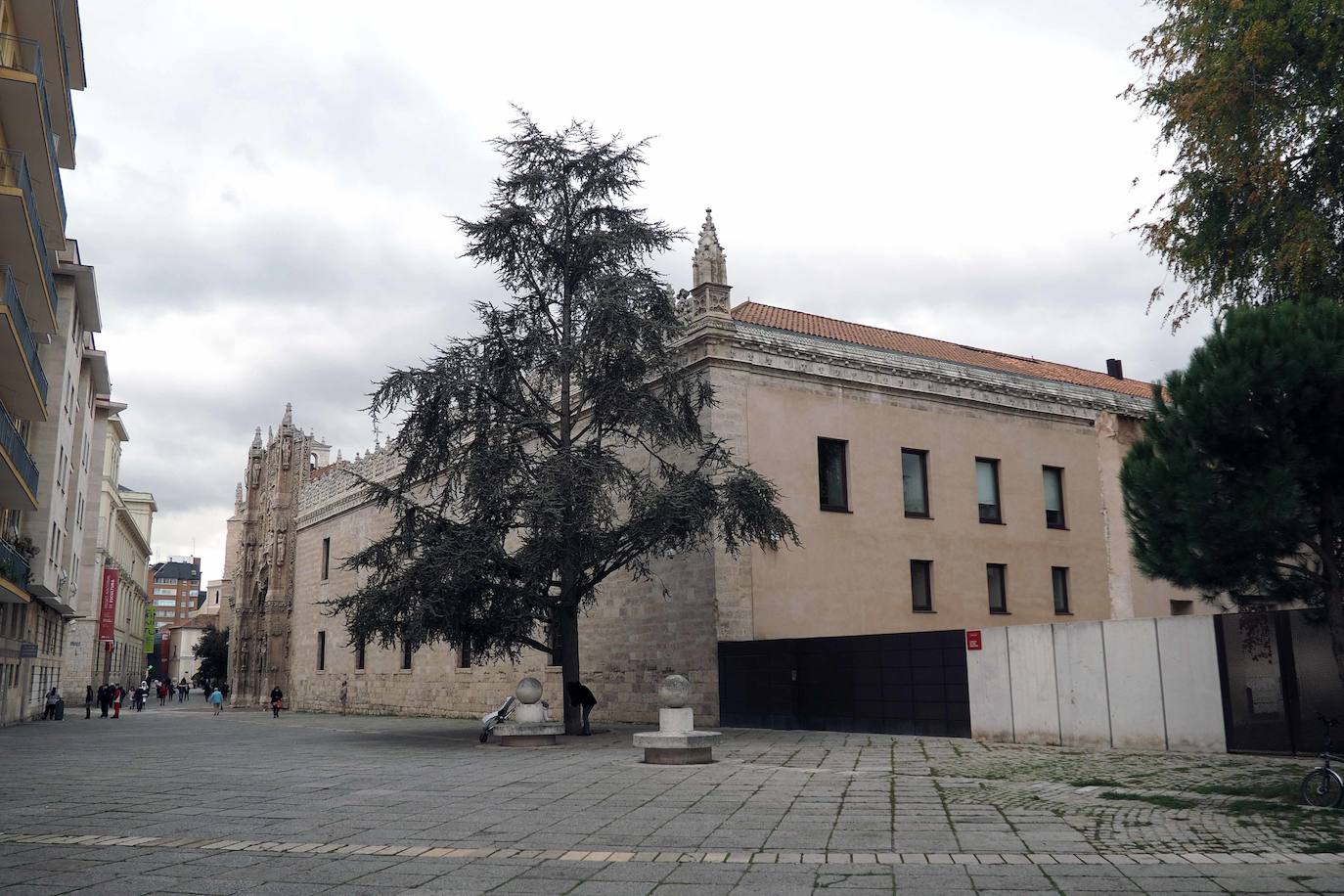 Detalles de la zona de San Pablo, junto al Palacio Pimentel, el colegio de San Gregorio y el Museo de Escultura