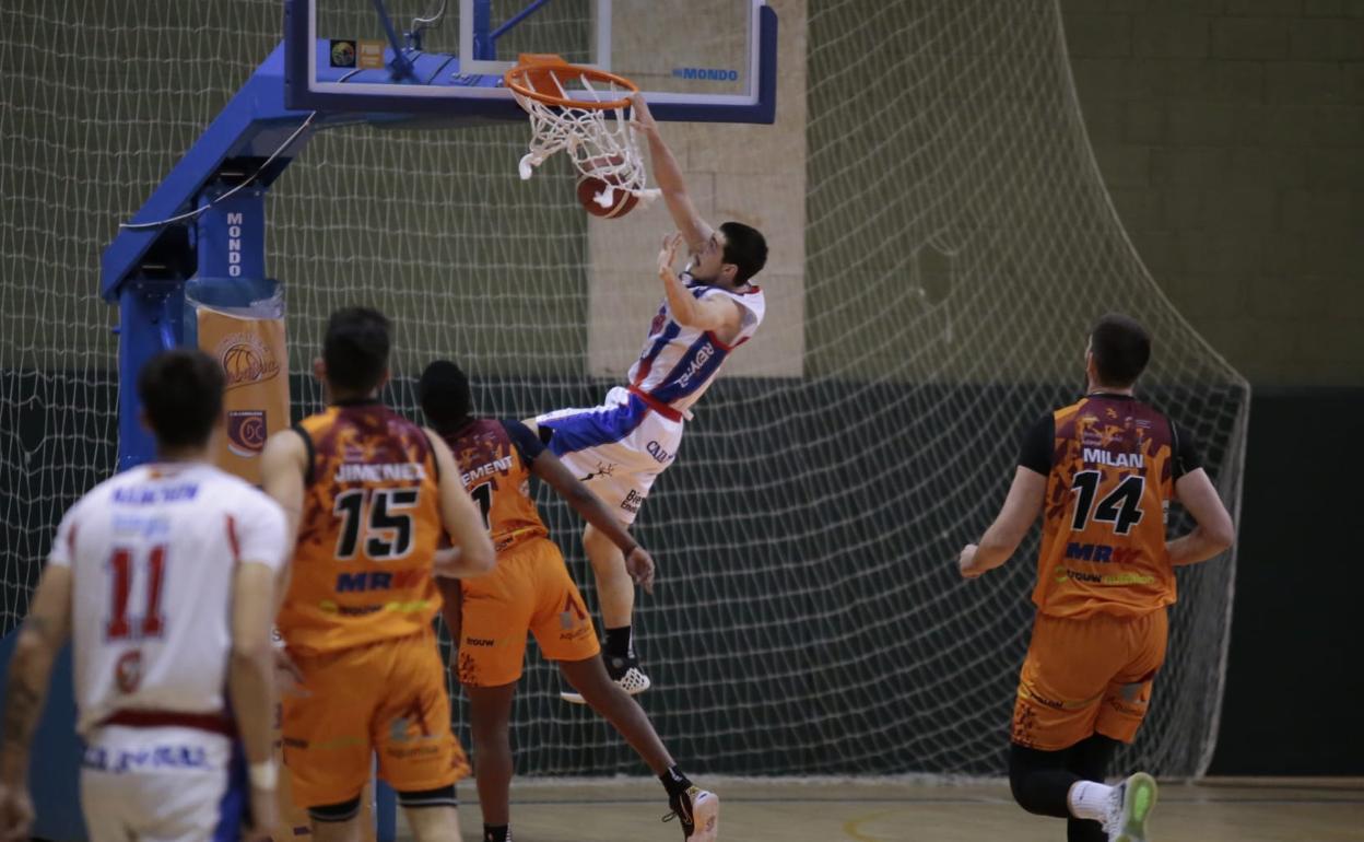 Espectacular mate de Mulero en su regreso a Carbajosa ante el Aquimisa. 