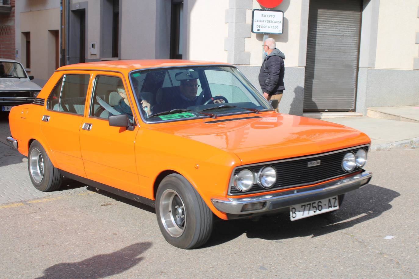 Fotos: Los coches clásicos despiertan admiración en el Cerrato