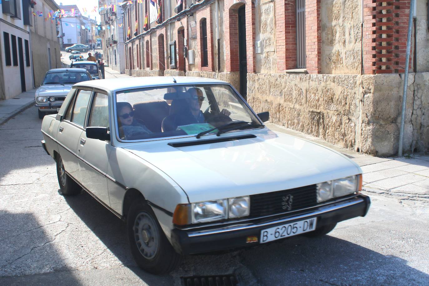 Fotos: Los coches clásicos despiertan admiración en el Cerrato