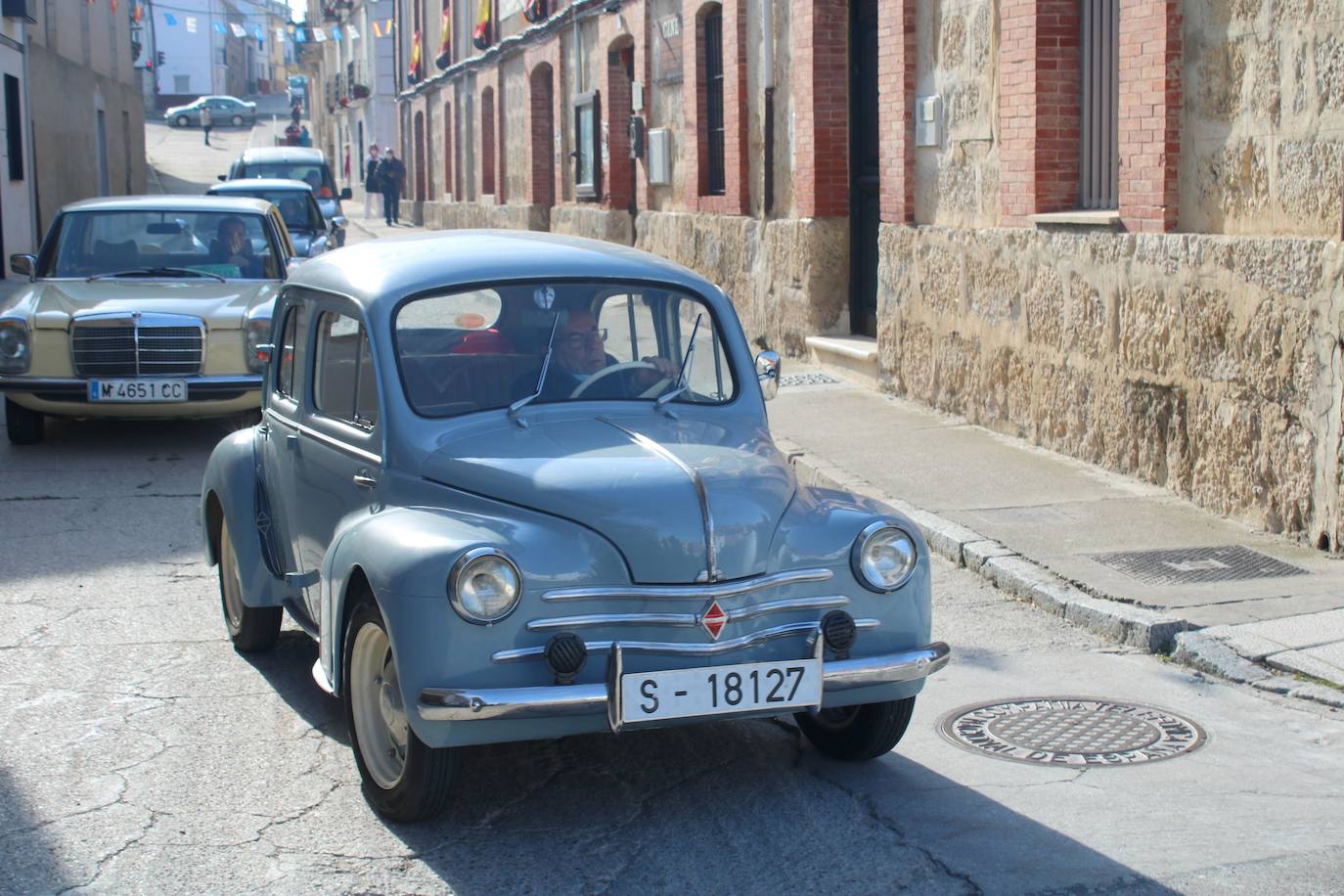 Fotos: Los coches clásicos despiertan admiración en el Cerrato