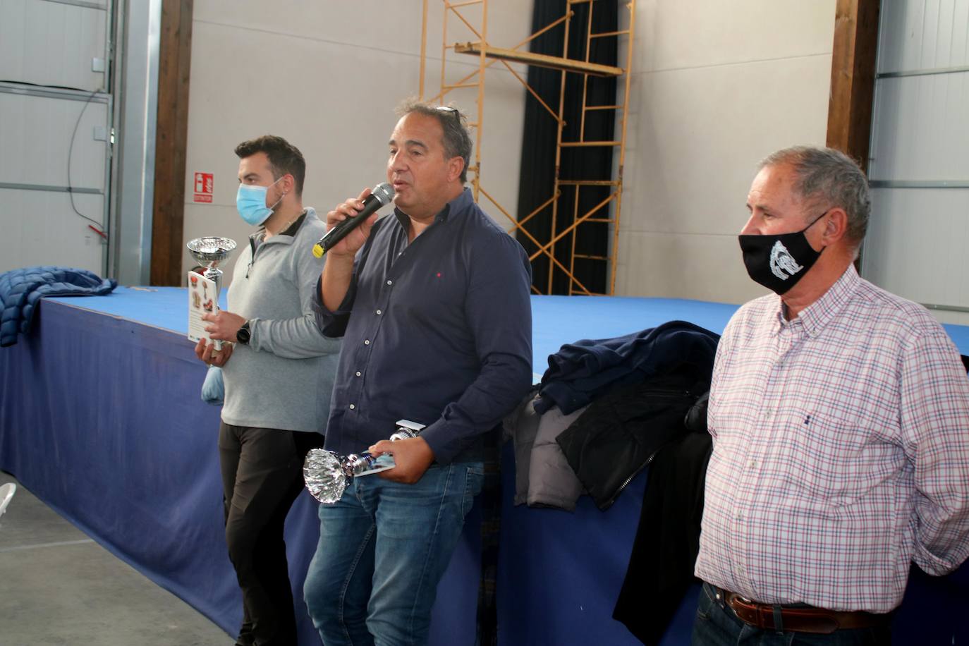 Fotos: Los coches clásicos despiertan admiración en el Cerrato