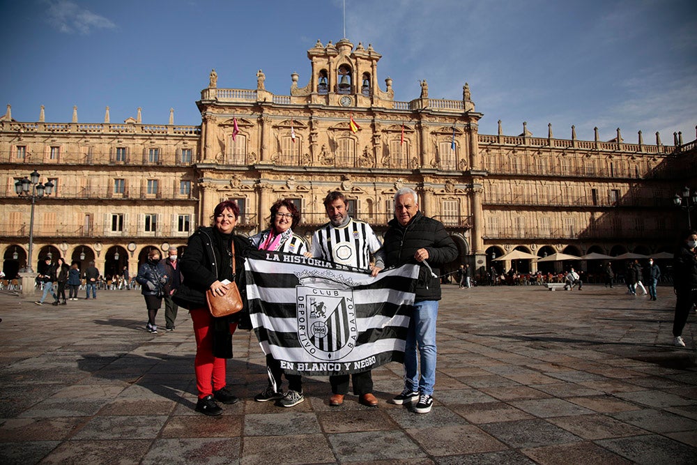 Los aficionados del Badajoz celebraron los goles de su equipo y cerca estuvieron de celebrar la victoria en el Reina Sofía