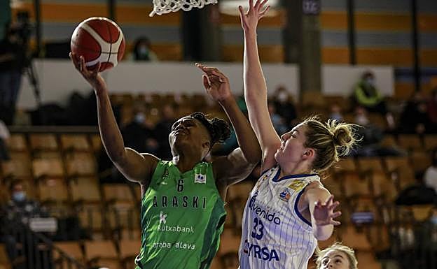 Imagen principal - Un abrumador CB Avenida pasa como un ciclón por Vitoria (44-92)