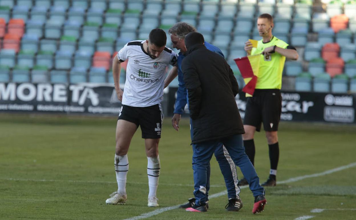 Las urgencias empiezan a aparecer en la visita del Salamanca UDS al Arosa