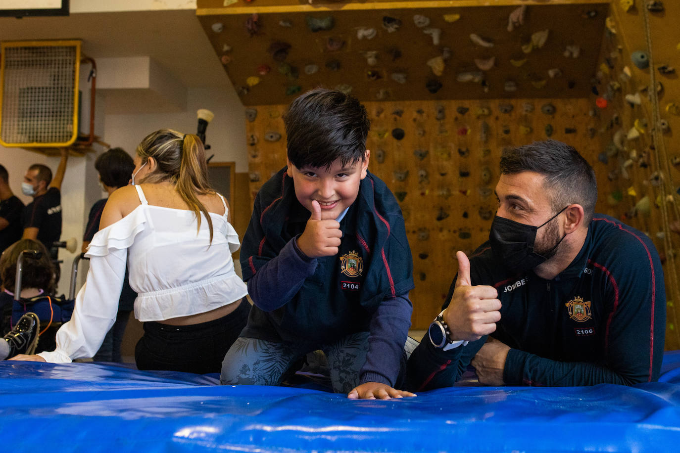 Fotos: Calendario solidario de los Bomberos de Burgos destinado a APACE